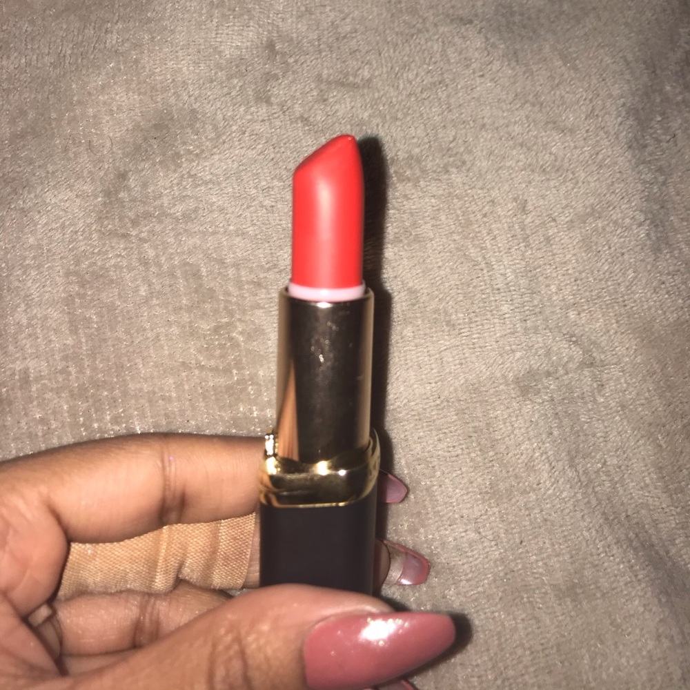 L’Oréal lipstick